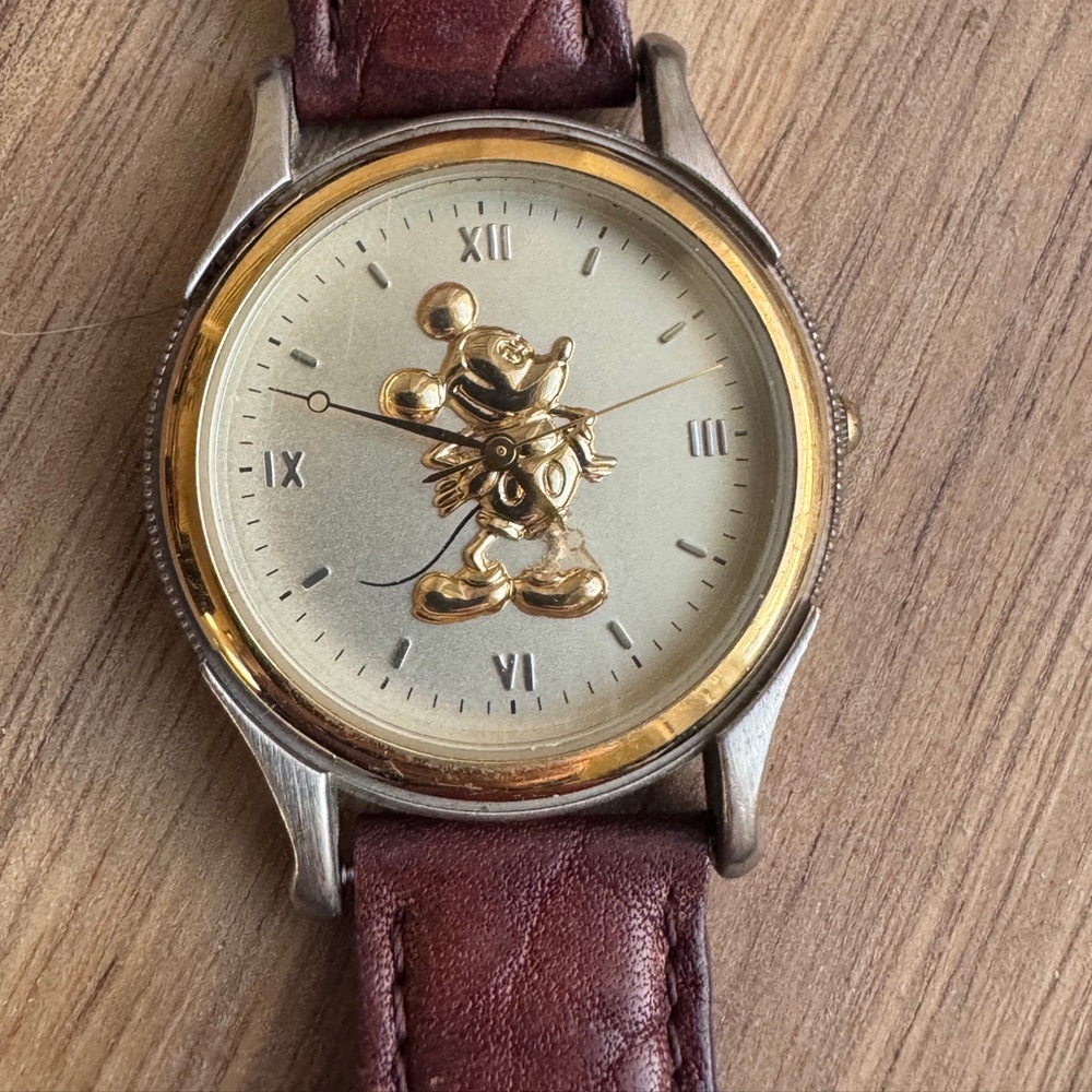 🐭✨ Vintage Classic Disney Cool – Mickey Mouse Men’s Watch ✨🐭
